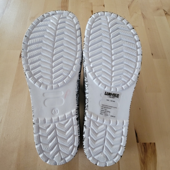 New LUK-EES Women L 9-10 Black/White Paisley Pattern Criss Cross Slide Sandals - Picture 2 of 4